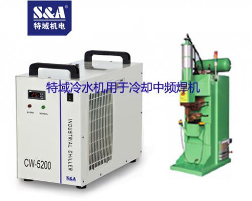 特域?qū)嵤虑笫桥Φ貫榭蛻艚鉀Q中頻焊機冷卻問題